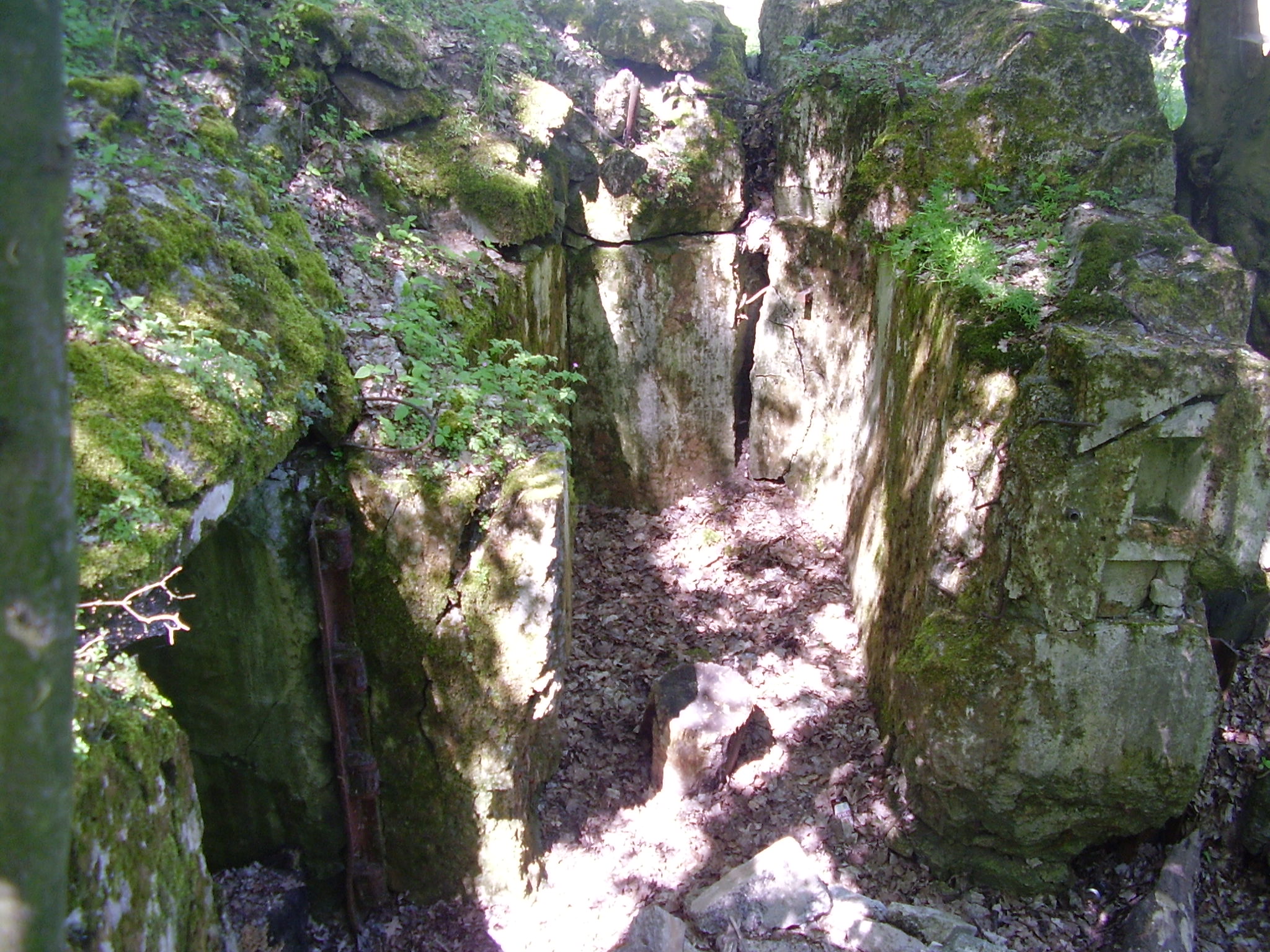 Wysadzona izba bojowa.