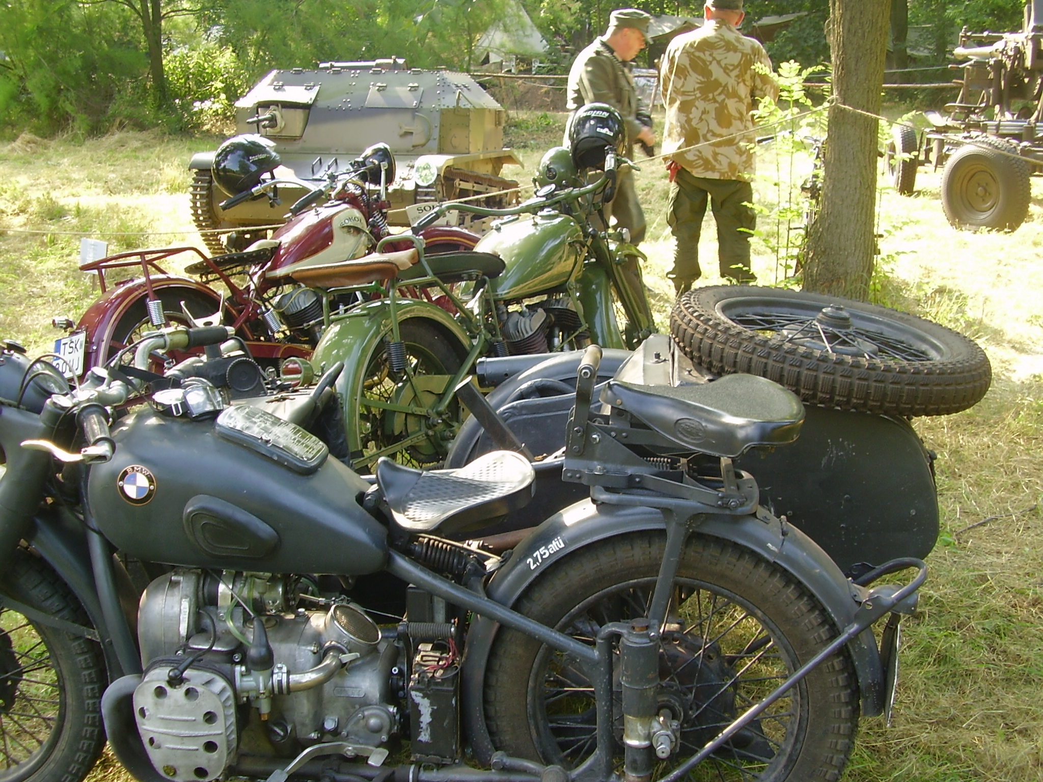 Bmw, Sokoły i tankietka
